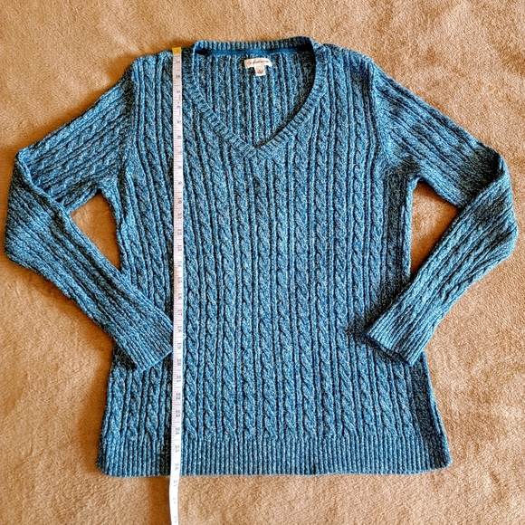 Croft & Barrow V-Neck Cable Knit Sweater - Picture 4 of 4